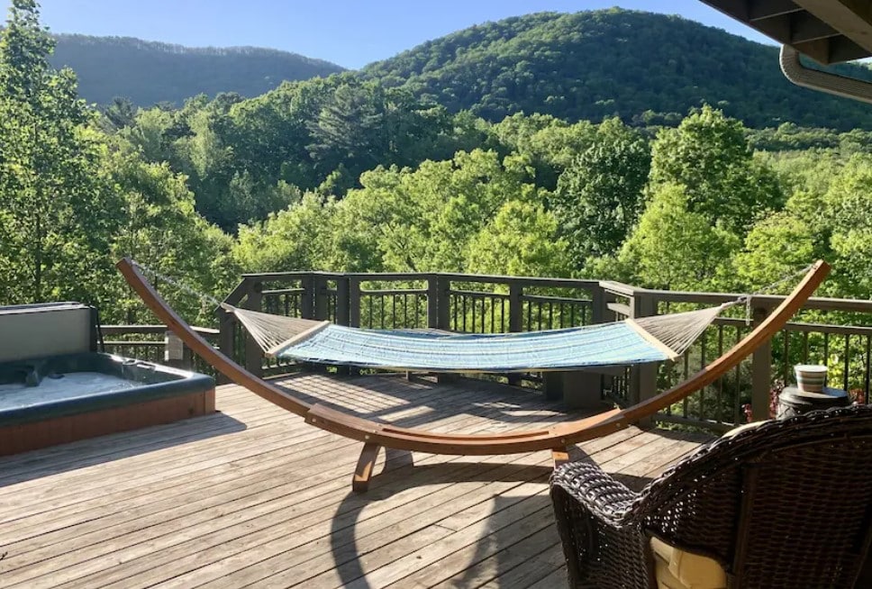 Mountain View Luxury Cabin with Hot Tub